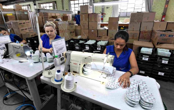 Substituição de produtos brasileiros por importados prejudica indústria nacional